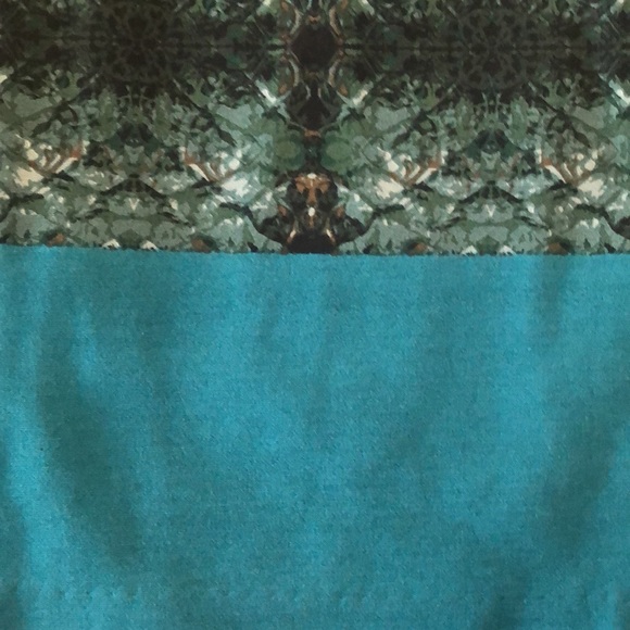 Lord & Taylor pencil skirt in green snakeskin print with back slit - Picture 3 of 5